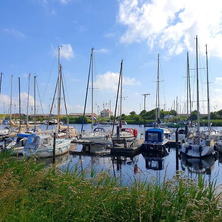 Hotel An'T Yachthaven Harlesiel Exterior foto