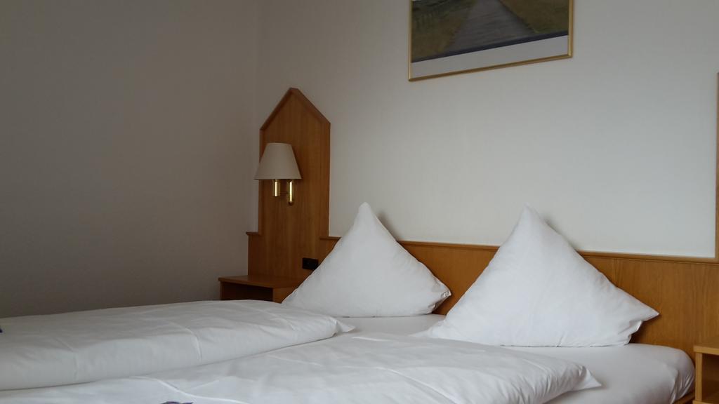 Hotel An'T Yachthaven Harlesiel Zimmer foto