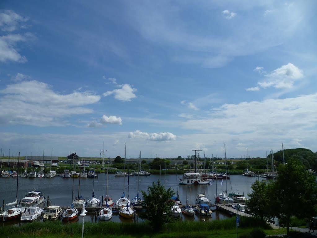 Hotel An'T Yachthaven Harlesiel Exterior foto